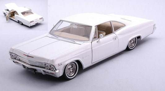 SCALE MODEL COMPATIBLE WITH CHEVROLET IMPALA SS396 COUPE 1965 LOW RIDER WHITE 1:24 WELLY WE22417WH