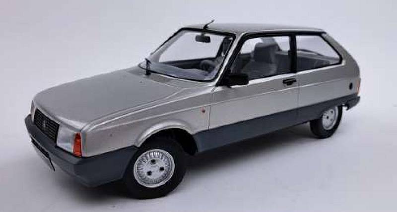 SCALE MODEL COMPATIBLE WITH CITROEN AXEL 1990 SILVER-GREY 1:18 TRIPLE 9 T9-1800335