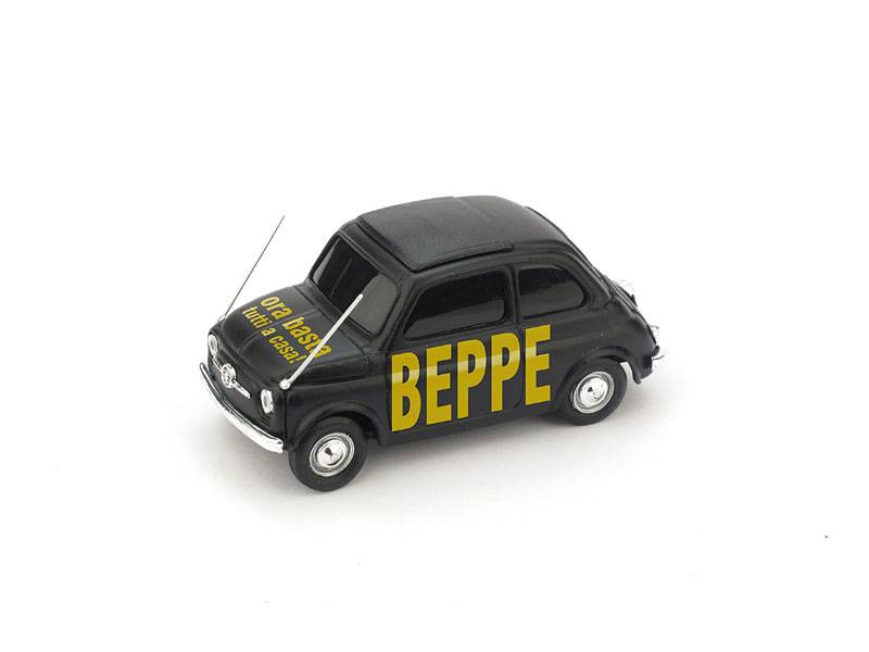 MODELLINO IN SCALA COMPATIBILE CON FIAT 500 BEPPE "ORA BASTA: TUTTI A CASA!" 1:43 BRUMM BMBR027
