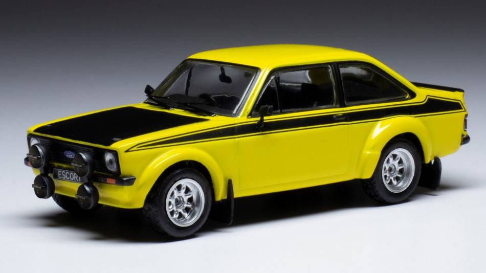 MODELLINO IN SCALA COMPATIBILE CON FORD ESCORT MK II RS 1800 1976 YELLOW/BLACK 1:43 IXO MODEL CLC450