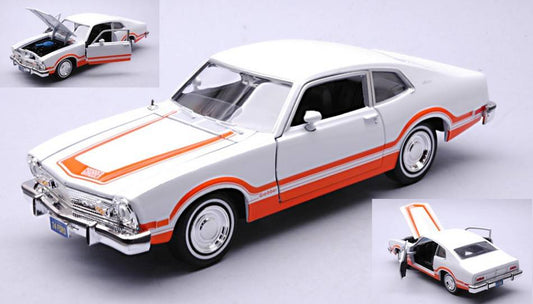 MODELLINO IN SCALA COMPATIBILE CON FORD MAVERICK 1974 "FORGETTEN CLASSIC SERIES" WHITE W/ORANGE STRIP.1:24 MOTORMAX MTM79043W