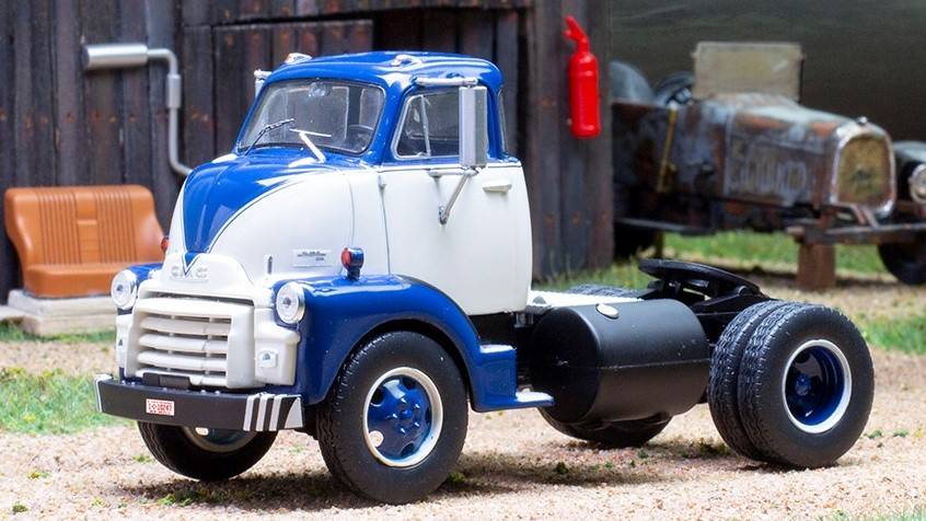 MODELLINO IN SCALA COMPATIBILE CON GMC 950 COE 1954 WHITE/BLUE 1:43 IXO MODEL TR150