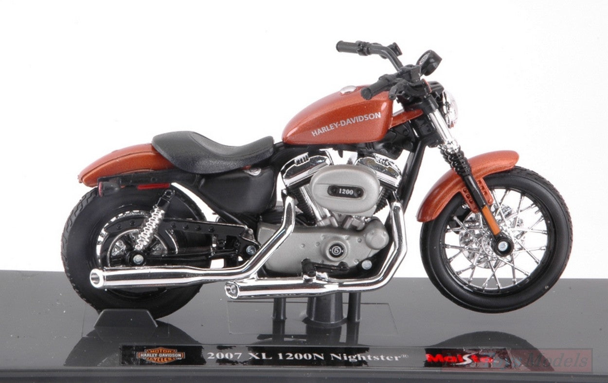 MODELLINO IN SCALA COMPATIBILE CON HARLEY DAVIDSON XL 1200N NIGHTSTER 2007 BRONZE 1:18 MAISTO MI18863