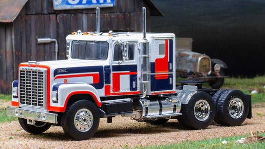 MODELLINO IN SCALA COMPATIBILE CON INTERNATIONAL TRANSTAR 4300 1980 WHITE 1:43 IXO MODEL TR153