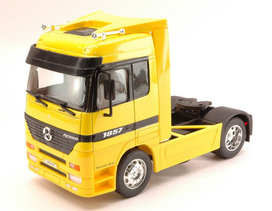 MODELLINO IN SCALA COMPATIBILE CON MERCEDES ACTROS YELLOW 1:32 WELLY WE2280Y