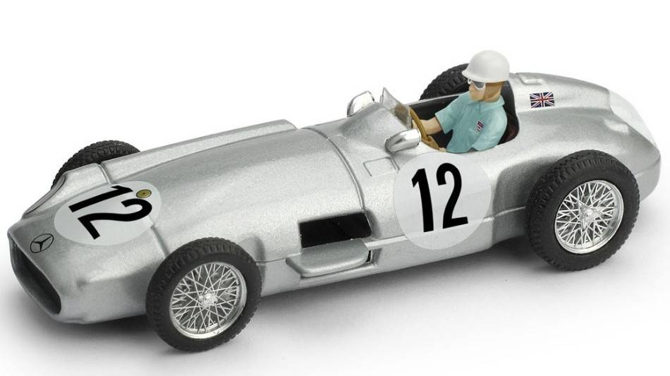 SCALE MODEL COMPATIBLE WITH MERCEDES W196 WINNER GR.BRITAIN GP 1955 STIRLING MOSS W/PILOTE 1:43 BRUMM BM0072CCH