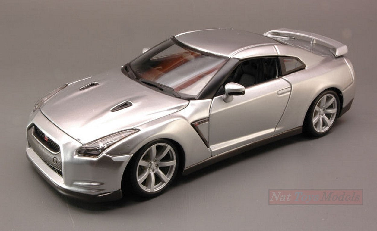 MODELLINO IN SCALA COMPATIBILE CON NISSAN GTR 2009 SILVER 1:18 BURAGO BU12079S