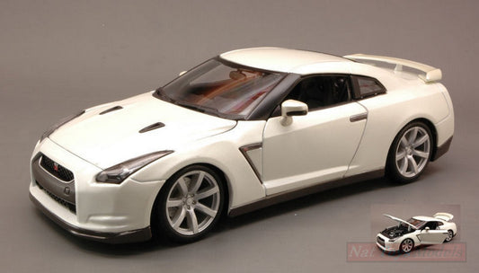 MODELLINO IN SCALA COMPATIBILE CON NISSAN GTR 2009 WHITE 1:18 BURAGO BU12079W
