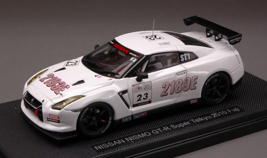 MODELLINO IN SCALA COMPATIBILE CON NISSAN NISMO R35 GT-R N.23 FUJI 2010 1:43 EBBRO EB44417