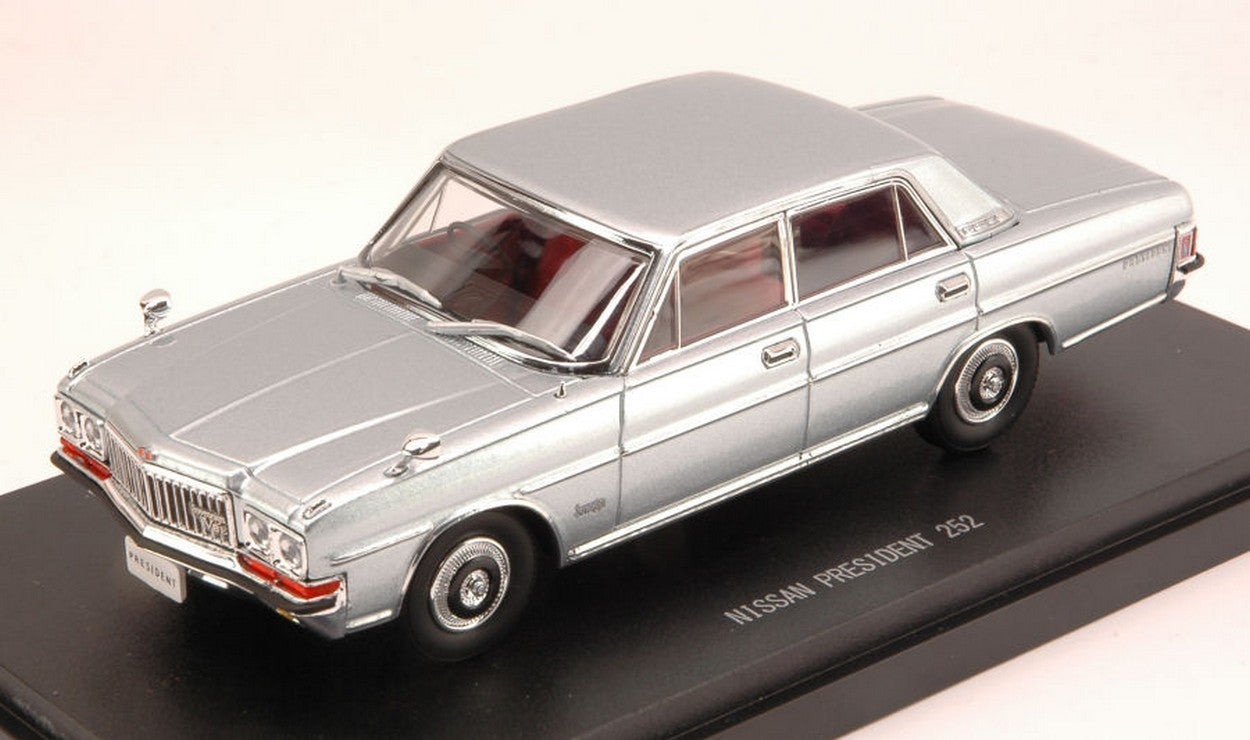 MODELLINO IN SCALA COMPATIBILE CON NISSAN PRESIDENT 252 1987 SILVER 1:43 EBBRO EB45307