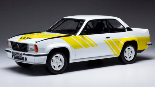 MODELLINO IN SCALA COMPATIBILE CON OPEL ASCONA B 400 1982 WHITE/YELLOW 1:18
 IXO MODEL 18CMC127