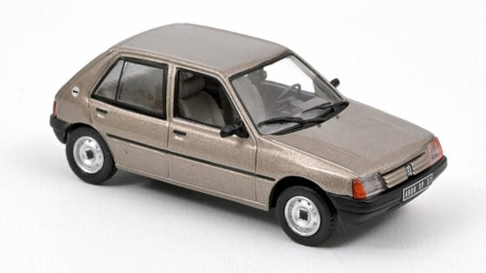 MODELLINO IN SCALA COMPATIBILE CON PEUGEOT 205 GL 1988 LIGHT BROWN 1:43 NOREV NV471724