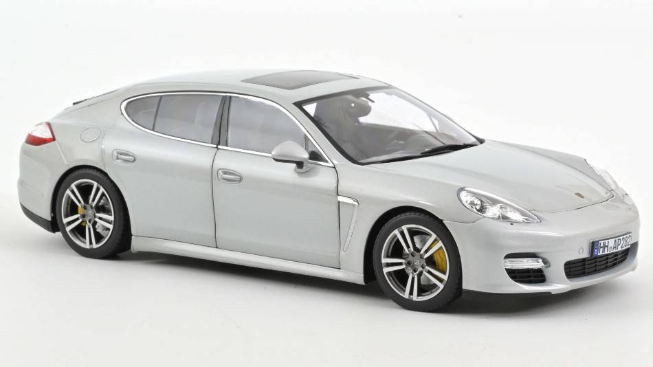 MODELLINO IN SCALA COMPATIBILE CON PORSCHE PANAMERA TURBO 2009 SILVER 1:18 NOREV NV187609