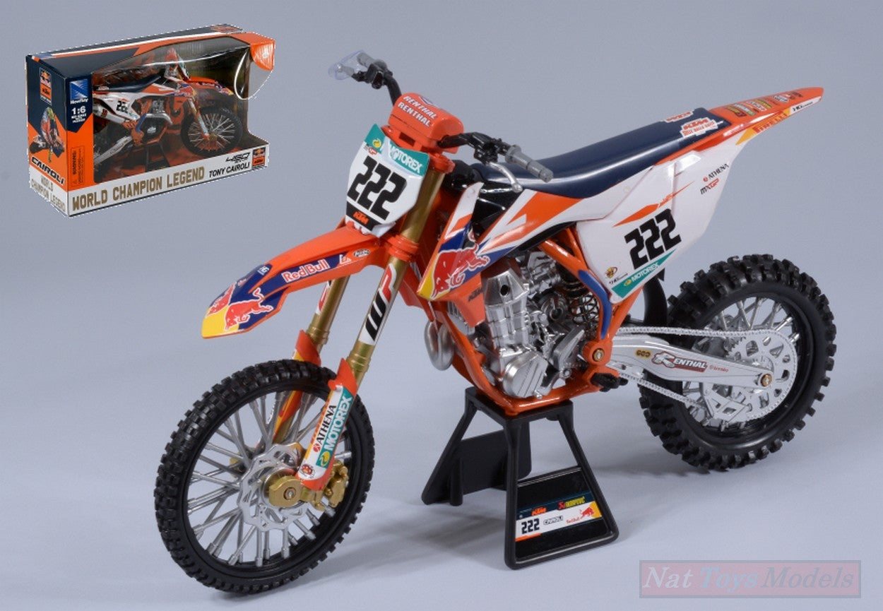 MODELLINO IN SCALA COMPATIBILE CON RED BULL KTM 450 SX-F N.222 TONY CAIROLI 1:6 NEW RAY NY49673