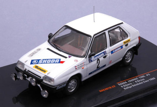 MODÈLE RÉDUIT COMPATIBLE AVEC SKODA FAVORIT 136 L N.2 RALLYE VALASSKAA ZIMA 1989 SIBERA/GROSS 1:43 IXO MODEL RAC407B.22