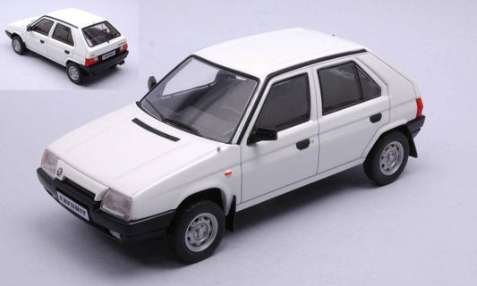 SCALE MODEL COMPATIBLE WITH SKODA FAVORIT WHITE 1:24 WHITEBOX WB124141