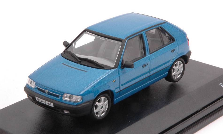MODÈLE RÉDUIT COMPATIBLE AVEC SKODA FELICIA 1994 BLEU MÉTALLISÉ 1:43 ABREX ABS709KE