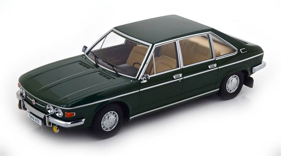 SCALE MODEL COMPATIBLE WITH TATRA 613 1979 GREEN 1:18 TRIPLE 9 T9-1800291