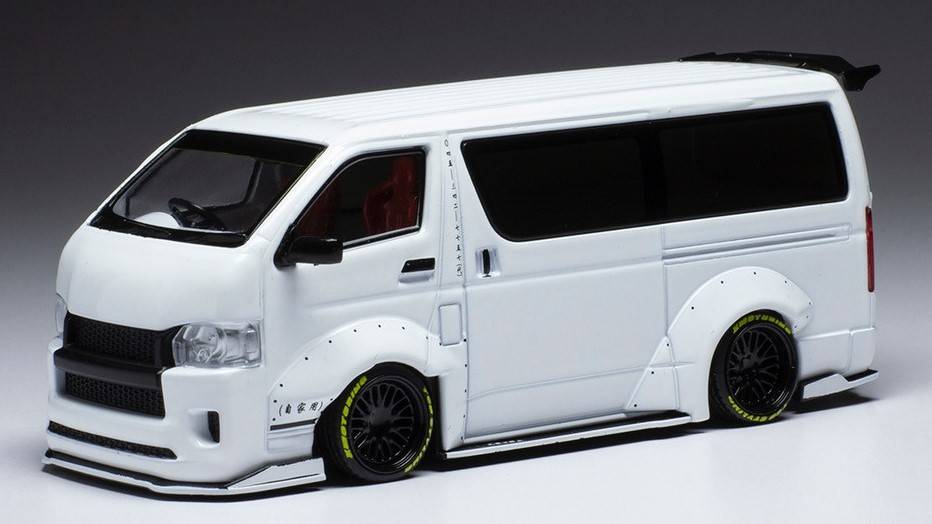 MODELLINO IN SCALA COMPATIBILE CON TOYOTA HIACE WIDEBODY 2018 MET.WHITE 1:43 IXO MODEL MOC323