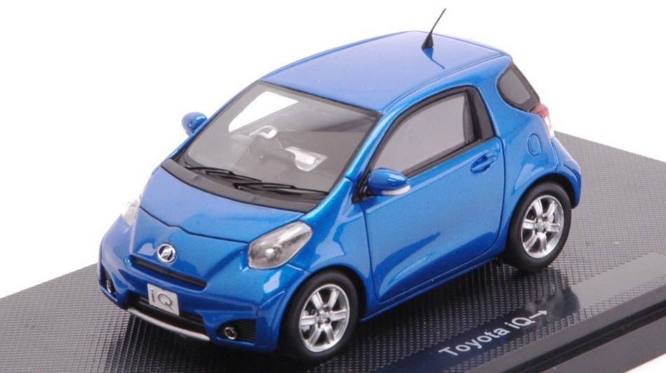 MODELLINO IN SCALA COMPATIBILE CON TOYOTA IQ METALLIC BLUE 1:43 EBBRO EB44697