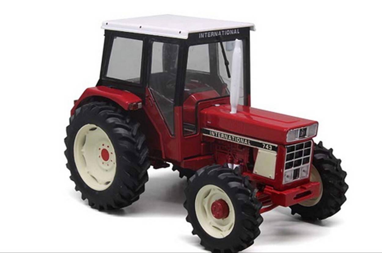 MODELLINO IN SCALA COMPATIBILE CON TRATTORE CASE IH 743 4x4 1:32 REPLICAGRI REPLI210