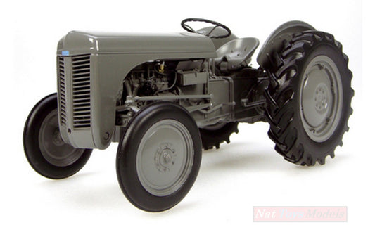 MODELLINO IN SCALA COMPATIBILE CON TRATTORE FERGUSON TEA 20 1949 1:16 UNIVERSAL UH2690