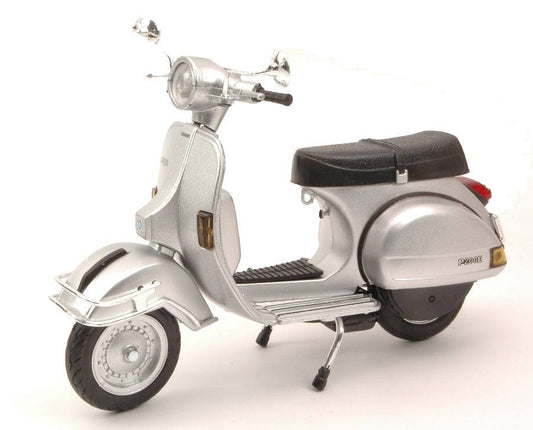 MODELE REDUIT COMPATIBLE AVEC VESPA P 200 E 1978 ARGENT 1:12 NEW RAY NY42123S