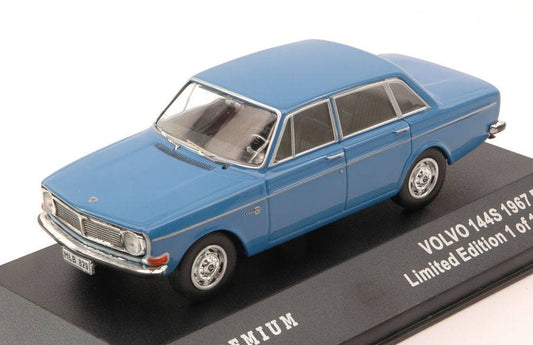 MODELLINO IN SCALA COMPATIBILE CON VOLVO 144S 1967 BLUE 1:43 TRIPLE 9 T9P-10005