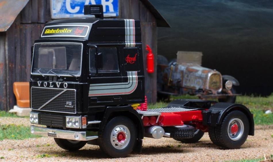 MODELE REDUIT COMPATIBLE AVEC VOLVO F 12 1981 NOIR 1:43 IXO MODEL TR160
